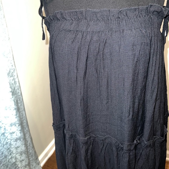 CATCH THE SUN TIERED MIDI DRESS - BLACK - Picture 4 of 6